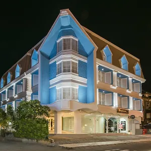 Yan's House Отель Кута